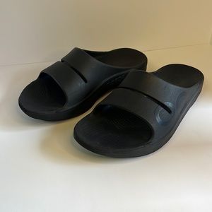 OOFOS OOAHH sandals